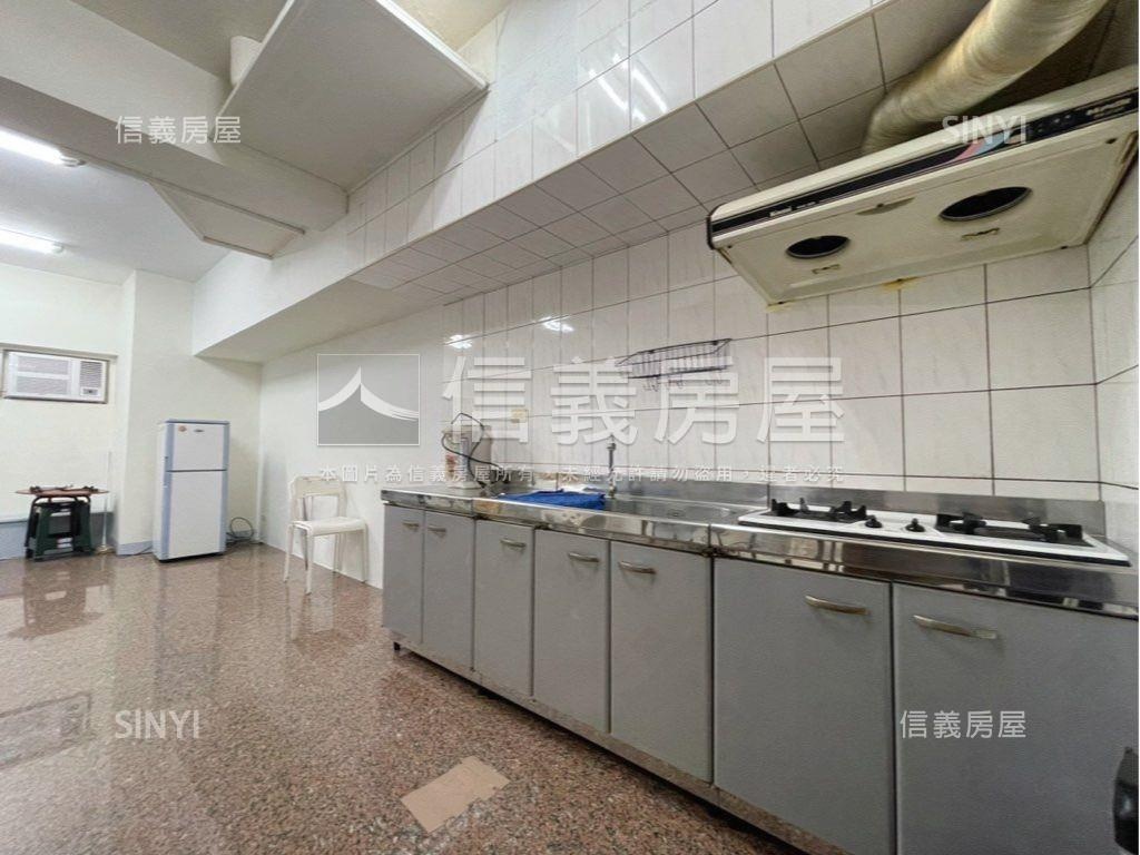 近捷運站旁百業金店面房屋室內格局與周邊環境