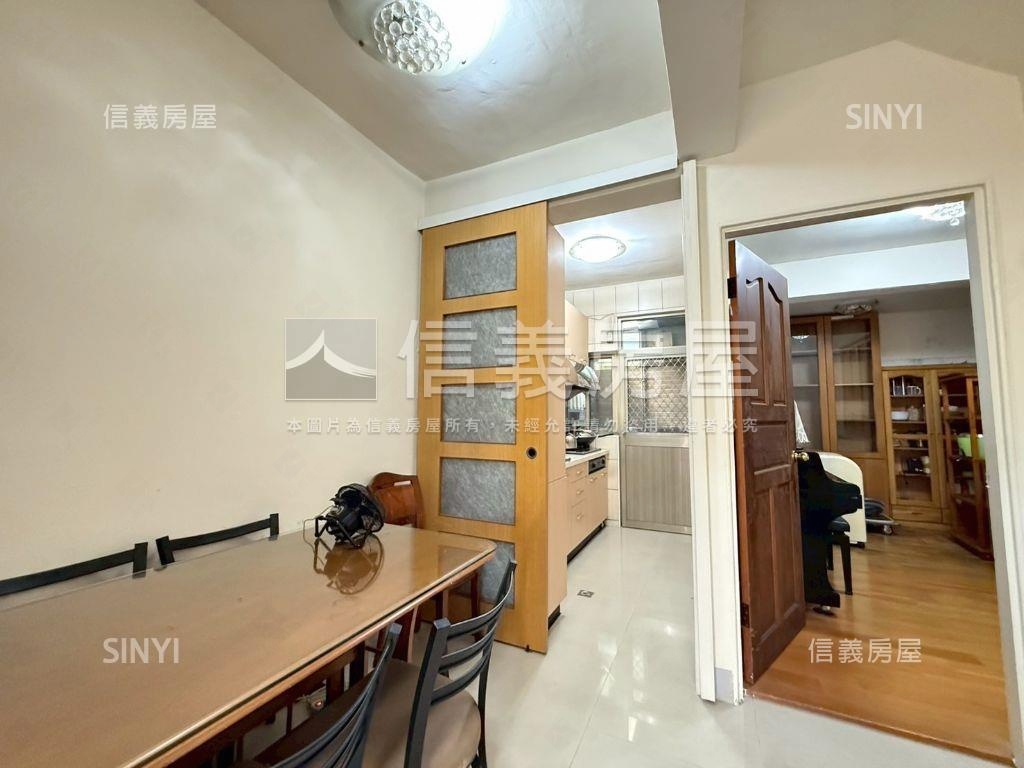 未來巨蛋旁挑高式前院透天房屋室內格局與周邊環境