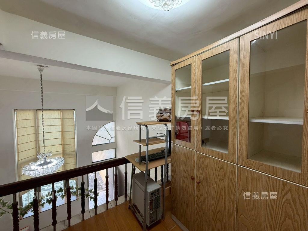 未來巨蛋旁挑高式前院透天房屋室內格局與周邊環境