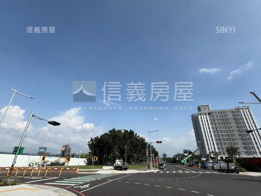 未來巨蛋旁挑高式前院透天房屋室內格局與周邊環境