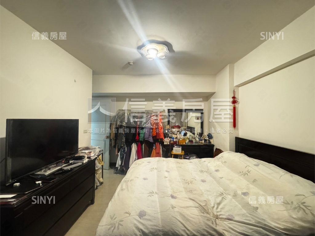 統帥天廈兩房無車位房屋室內格局與周邊環境