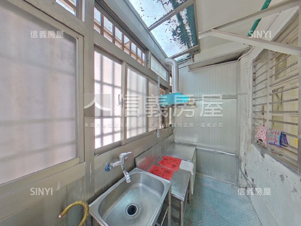 捷運邊間採光公寓黃金二樓房屋室內格局與周邊環境
