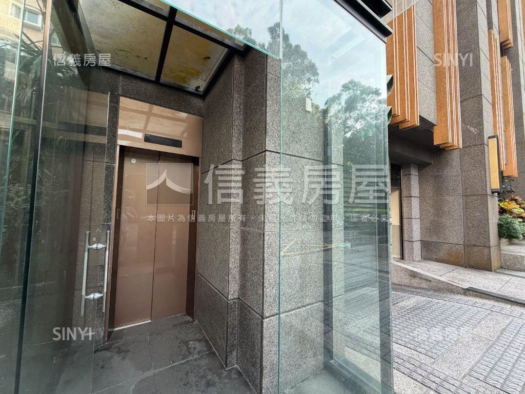 大湖晴山坡道平面大車位房屋室內格局與周邊環境