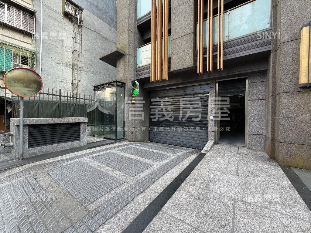 大湖晴山坡道平面大車位房屋室內格局與周邊環境