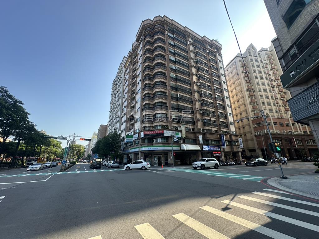 出售角間全家便利商店房屋室內格局與周邊環境