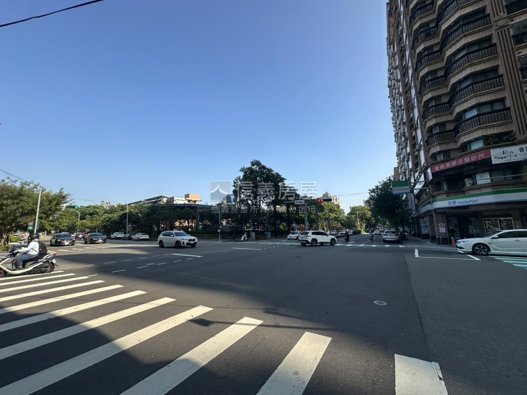 出售角間全家便利商店房屋室內格局與周邊環境