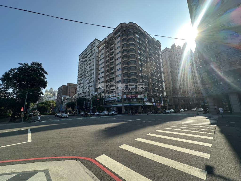 出售角間全家便利商店房屋室內格局與周邊環境