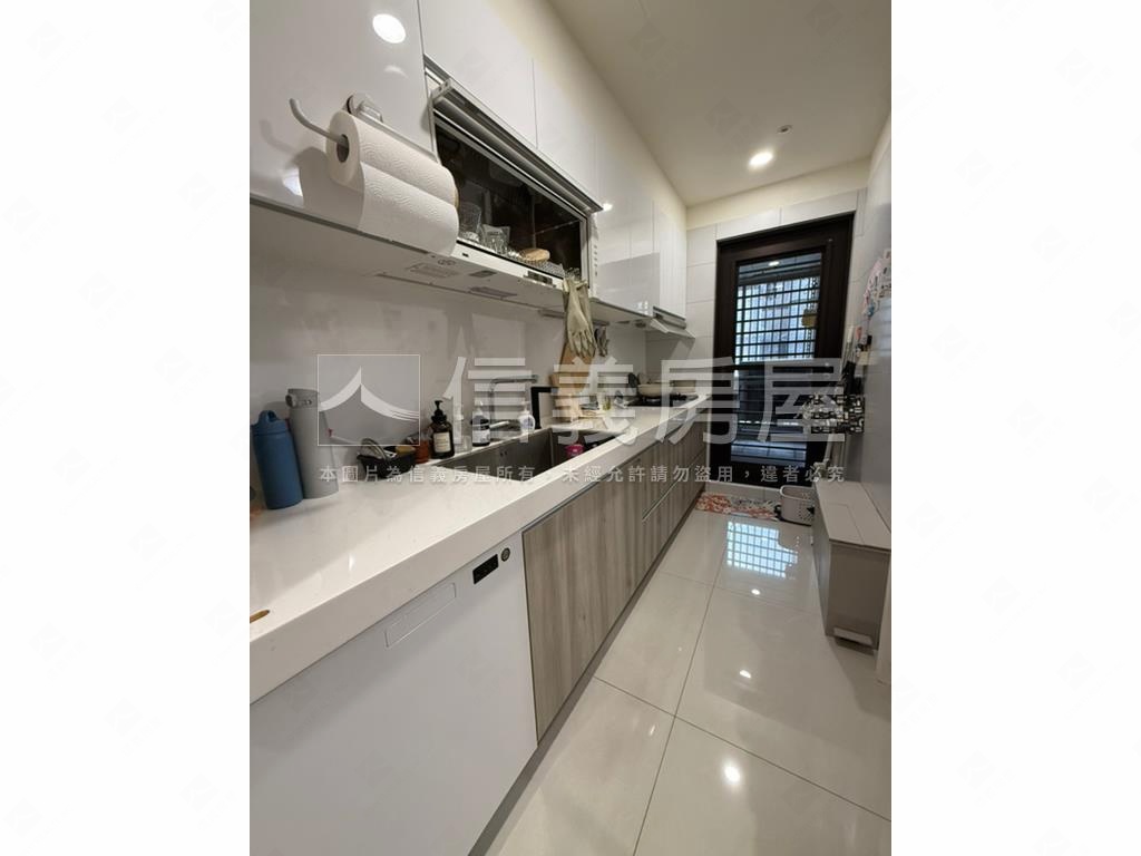 國泰川青前後陽台質感美宅房屋室內格局與周邊環境