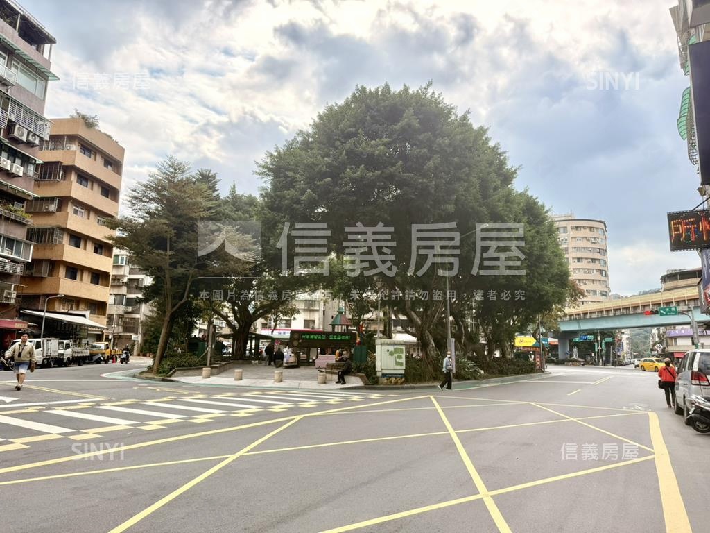 富陽人潮發財金店面房屋室內格局與周邊環境