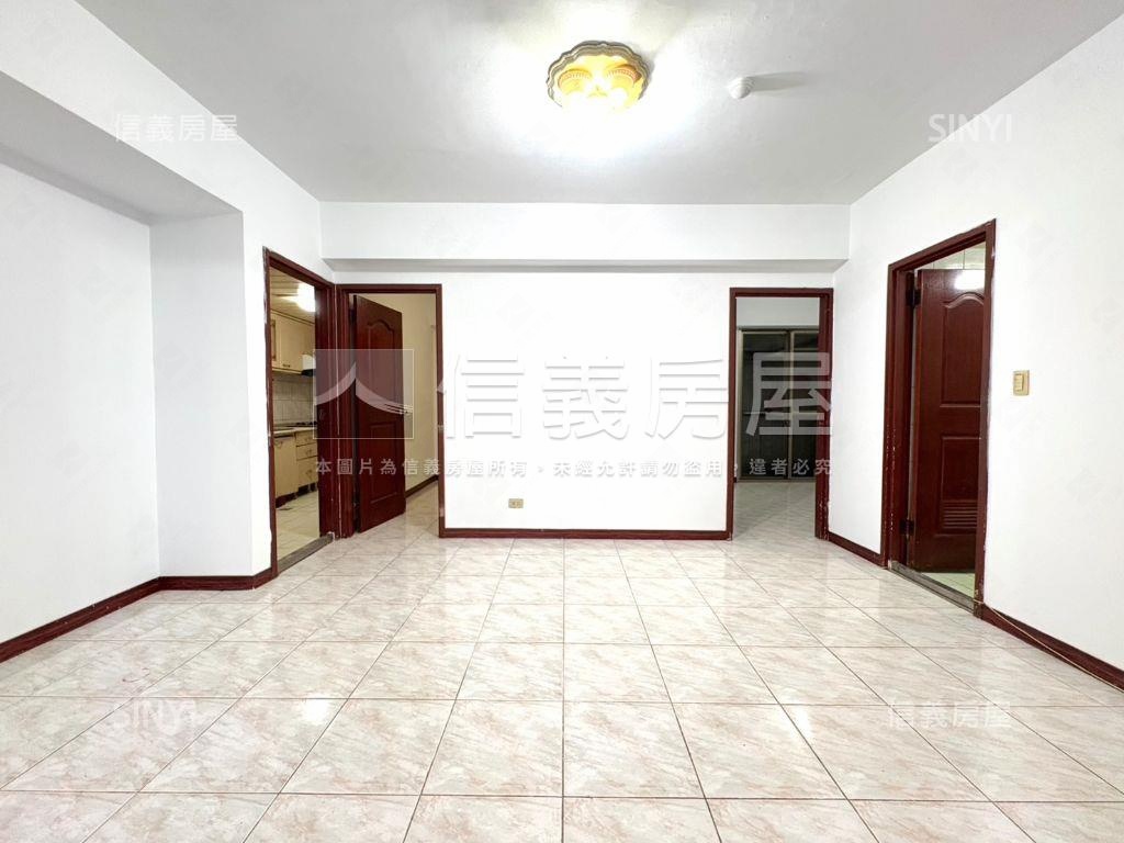 鳥語花香庭院三房停車方便房屋室內格局與周邊環境