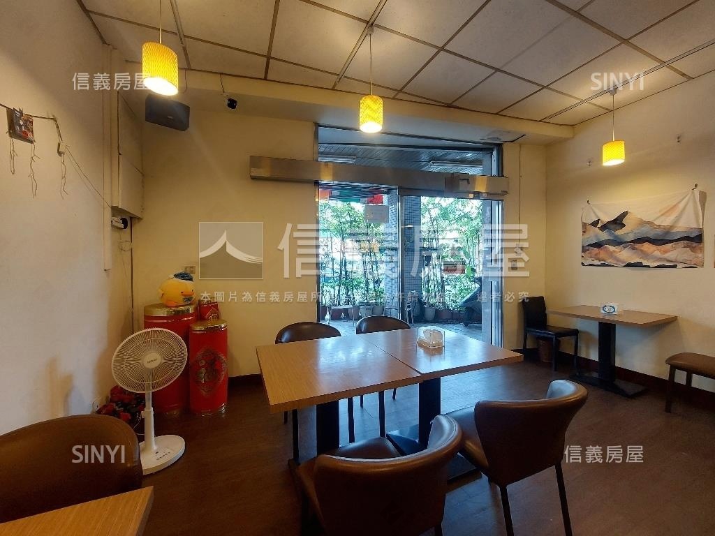 面寬近六米。北平商圈店面房屋室內格局與周邊環境