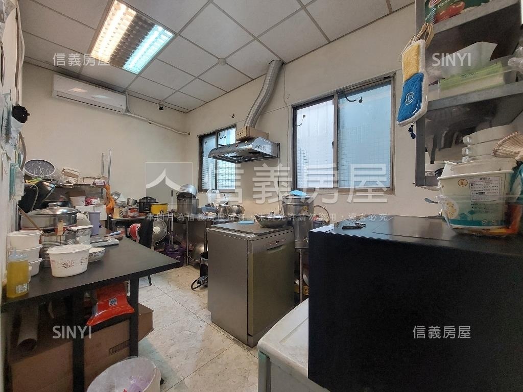 面寬近六米。北平商圈店面房屋室內格局與周邊環境