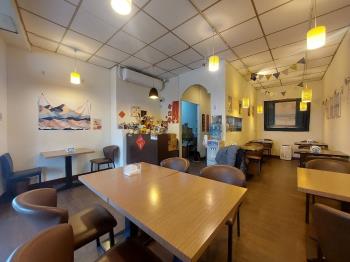 面寬近六米。北平商圈店面