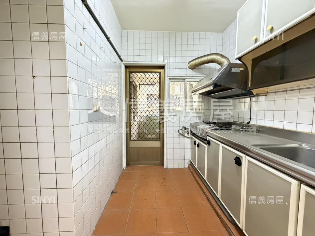 近文心崇德捷運站帥三房！房屋室內格局與周邊環境