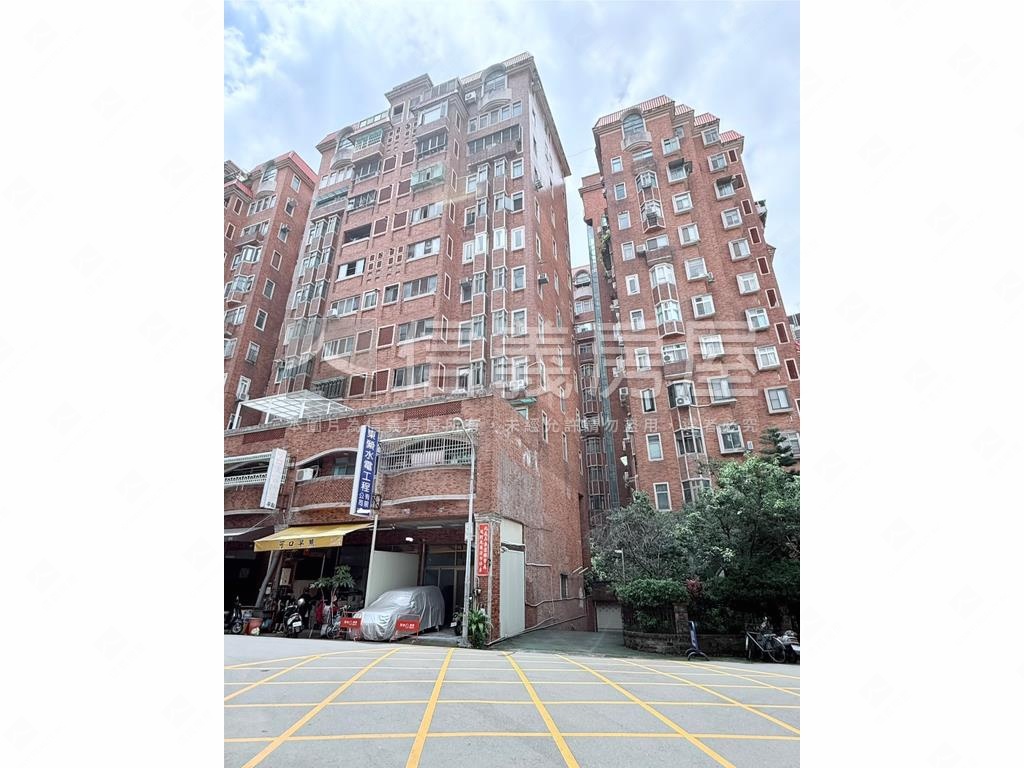 榮興商圈熱鬧店面房屋室內格局與周邊環境