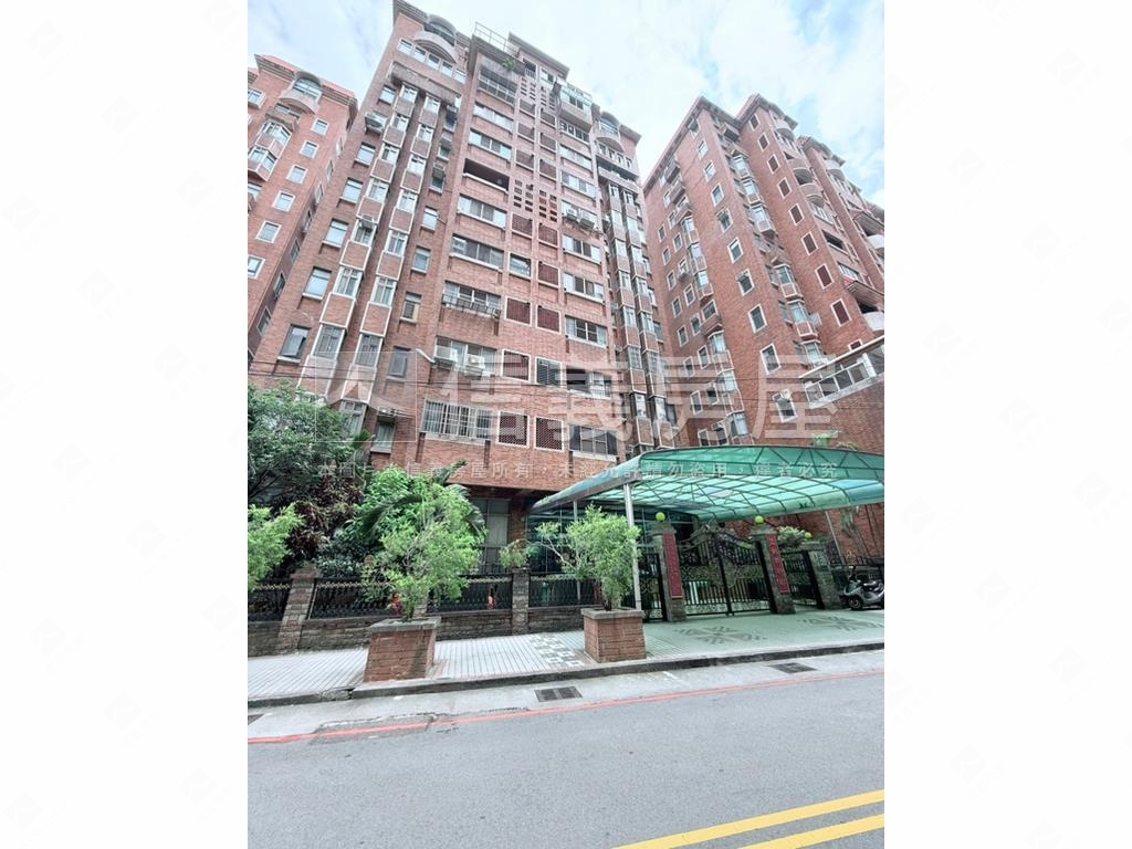 榮興商圈熱鬧店面房屋室內格局與周邊環境