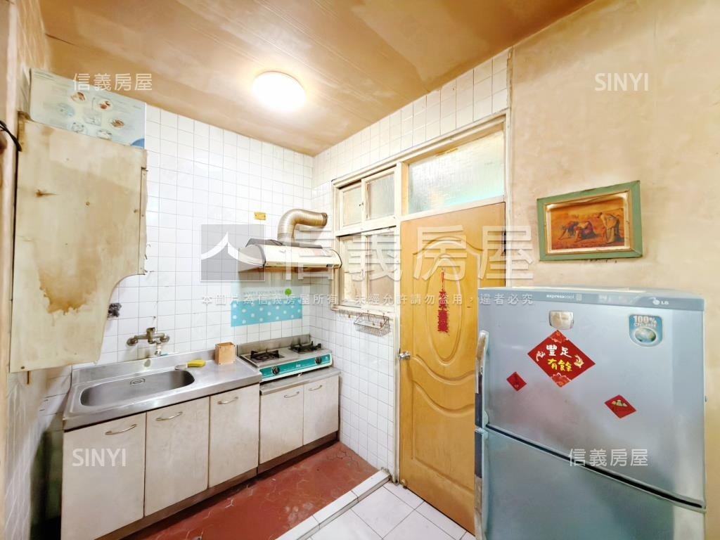 板橋忠孝路公寓三樓房屋室內格局與周邊環境