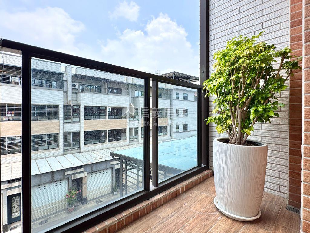 仁武百坪電梯別墅房屋室內格局與周邊環境