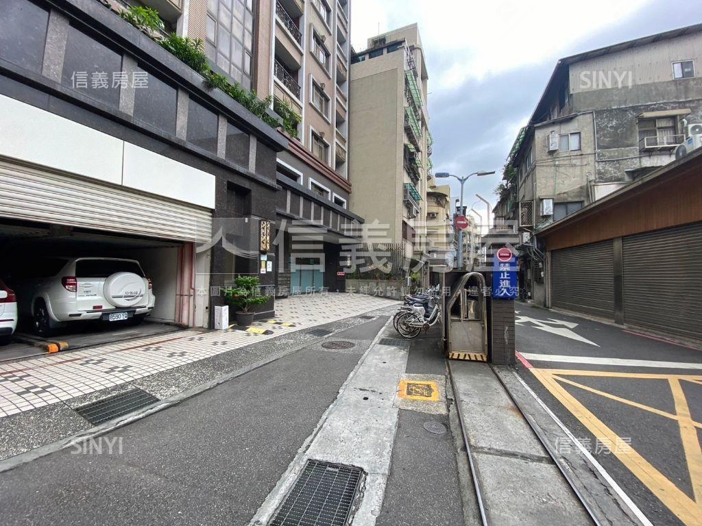 士林優質室內車位房屋室內格局與周邊環境