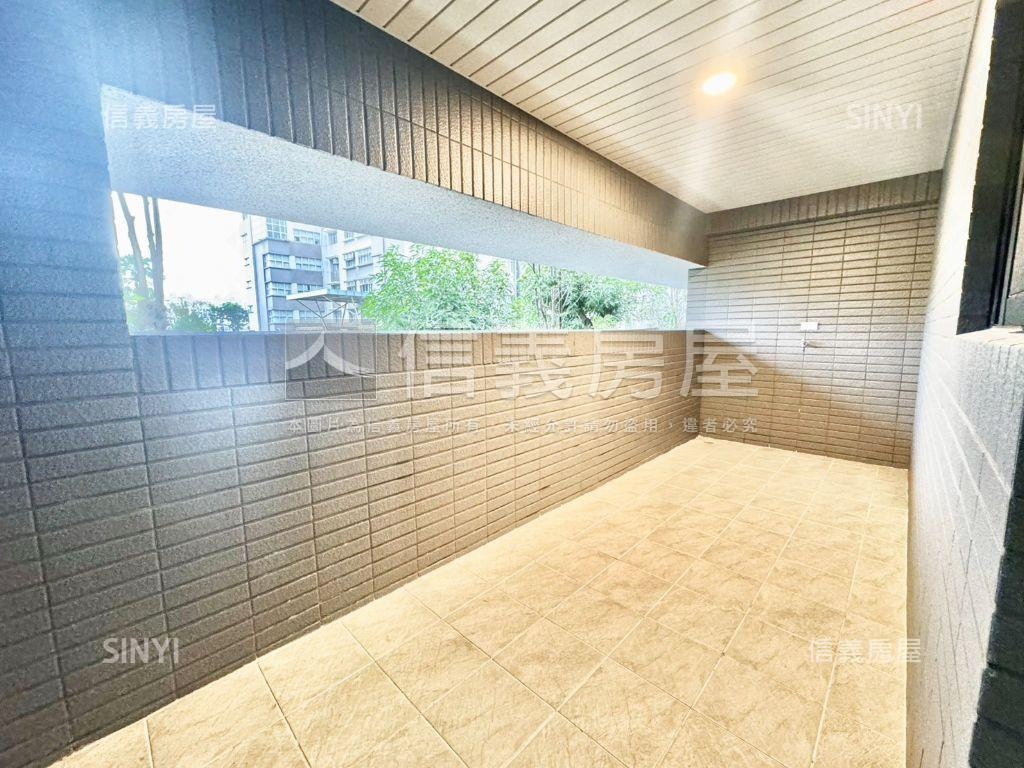央北邊間人潮黃金店面房屋室內格局與周邊環境