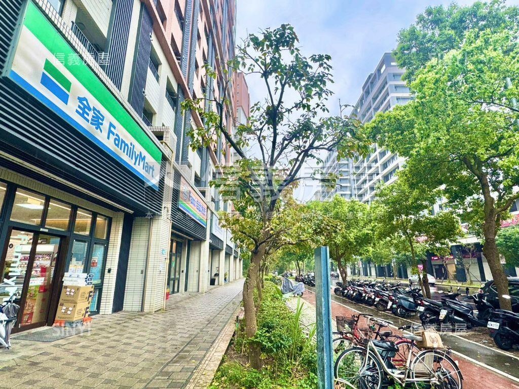 央北邊間人潮黃金店面房屋室內格局與周邊環境