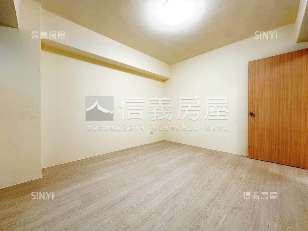 光榮國中裝潢三房車位房屋室內格局與周邊環境