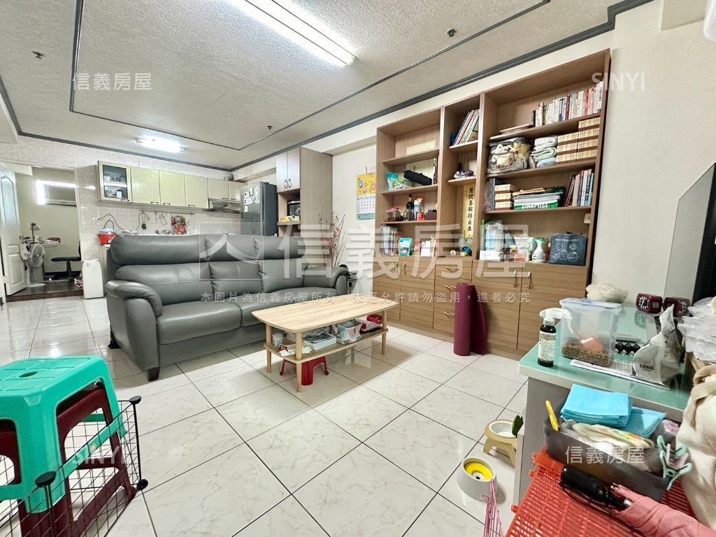 德崙路採光三房車位房屋室內格局與周邊環境