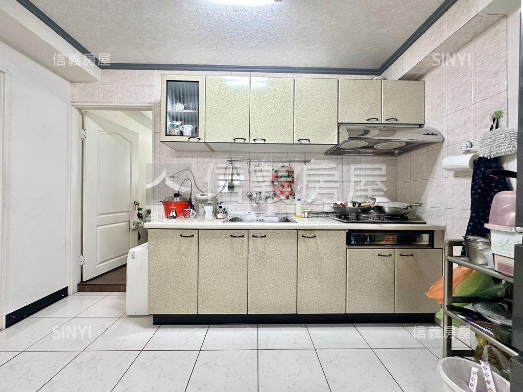 德崙路採光三房車位房屋室內格局與周邊環境