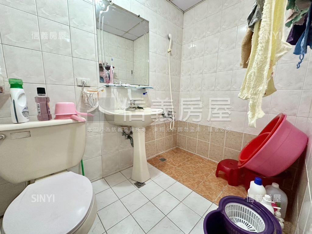 德崙路採光三房車位房屋室內格局與周邊環境