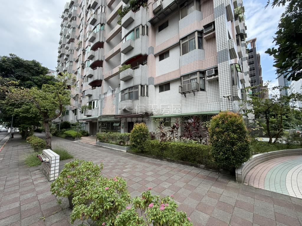 世貿新城－公園邊間讚房屋室內格局與周邊環境