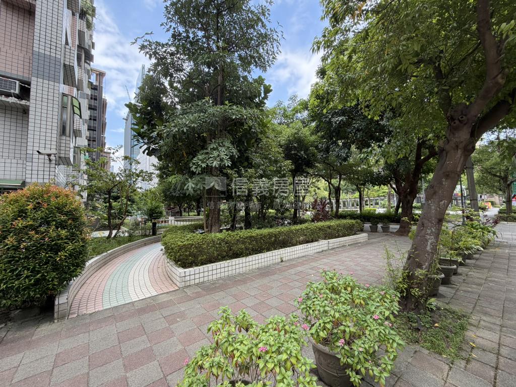 世貿新城－公園邊間讚房屋室內格局與周邊環境
