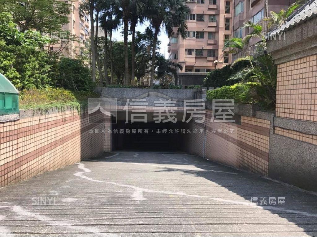 威京坡平大車位房屋室內格局與周邊環境