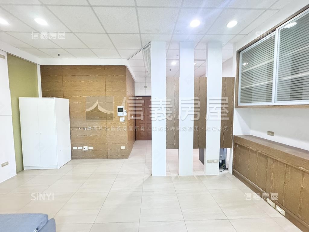 高鐵富翼㊝次頂樓首購美屋房屋室內格局與周邊環境