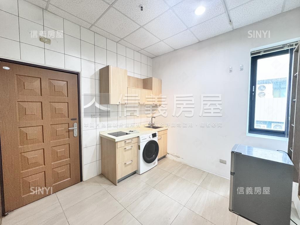 高鐵富翼㊝次頂樓首購美屋房屋室內格局與周邊環境