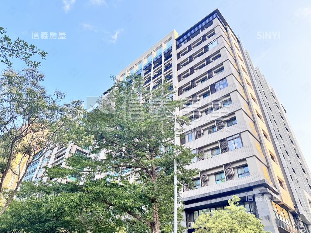 高鐵富翼㊝次頂樓首購美屋房屋室內格局與周邊環境