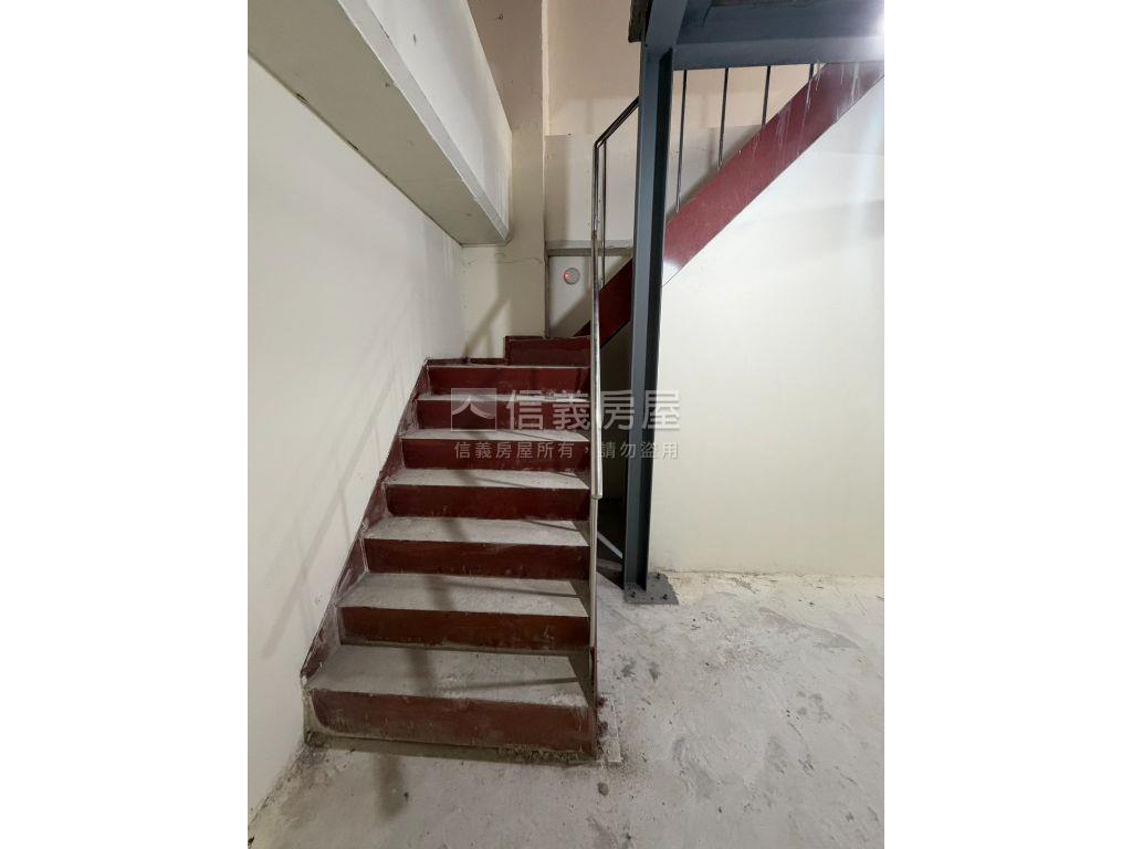 忠孝松山路捷運金店房屋室內格局與周邊環境