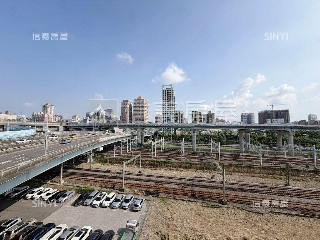 左營三鐵！諾金有車位房屋室內格局與周邊環境