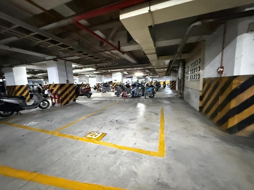 近文山高樓成家大三房平車房屋室內格局與周邊環境