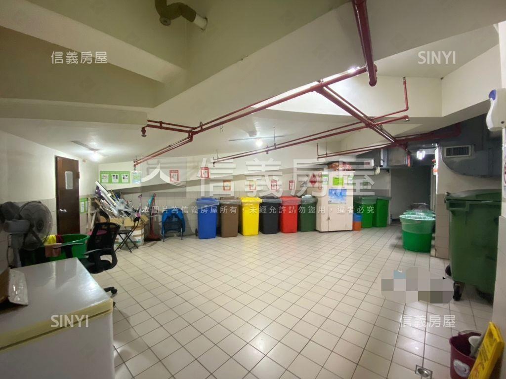 時尚之星休旅車位房屋室內格局與周邊環境