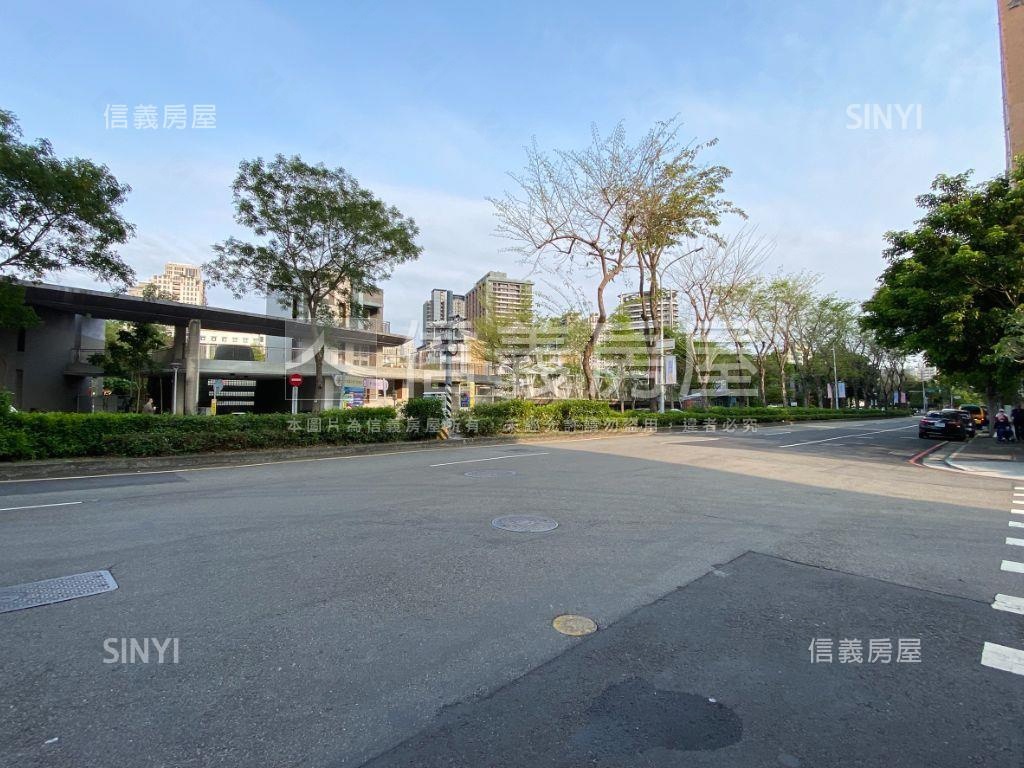 鉅虹創造之旅３房車位可看房屋室內格局與周邊環境