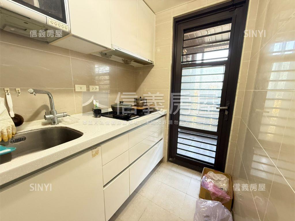 專任美河市高樓２房房屋室內格局與周邊環境