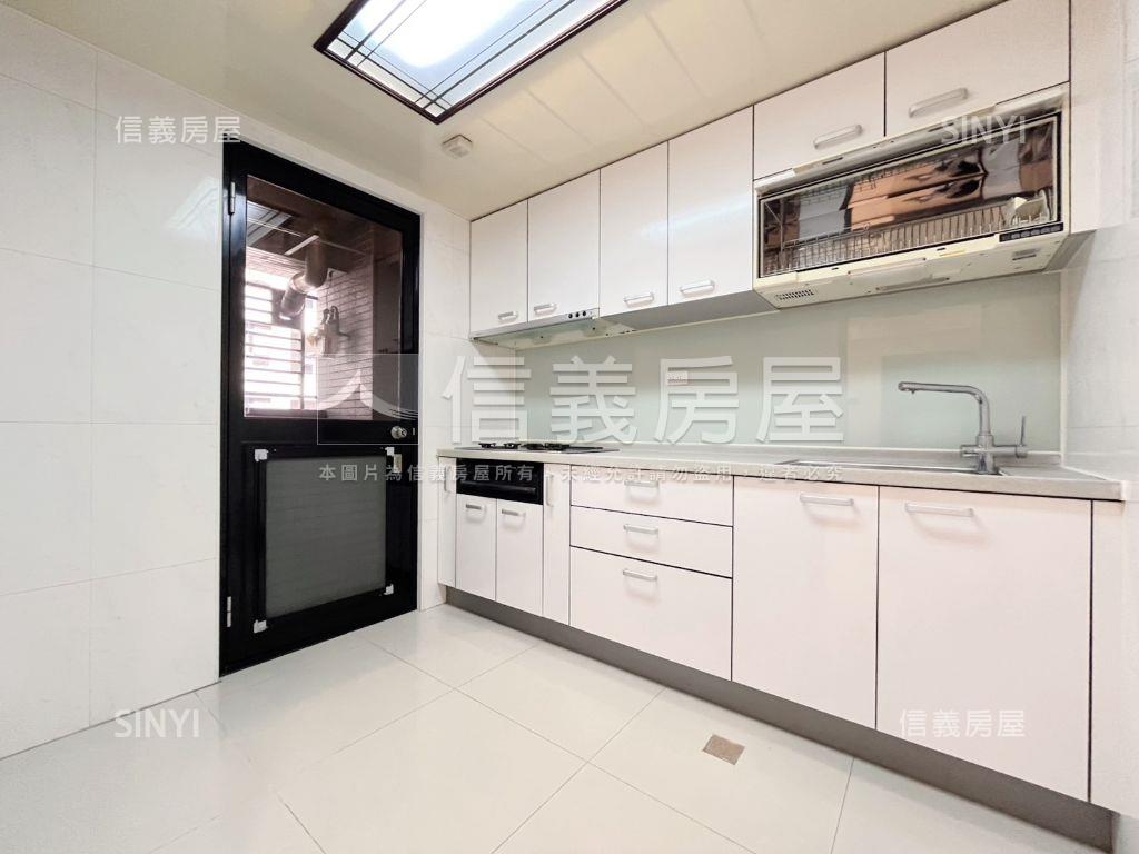 西區－登峰公園旁８樓美宅房屋室內格局與周邊環境