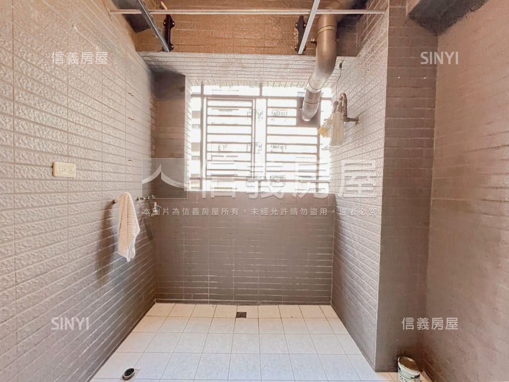 西區－登峰公園旁８樓美宅房屋室內格局與周邊環境