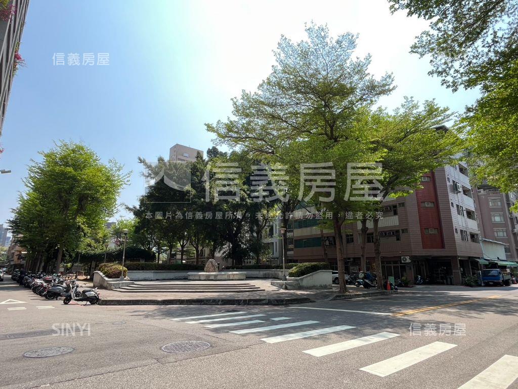 西區－登峰公園旁８樓美宅房屋室內格局與周邊環境