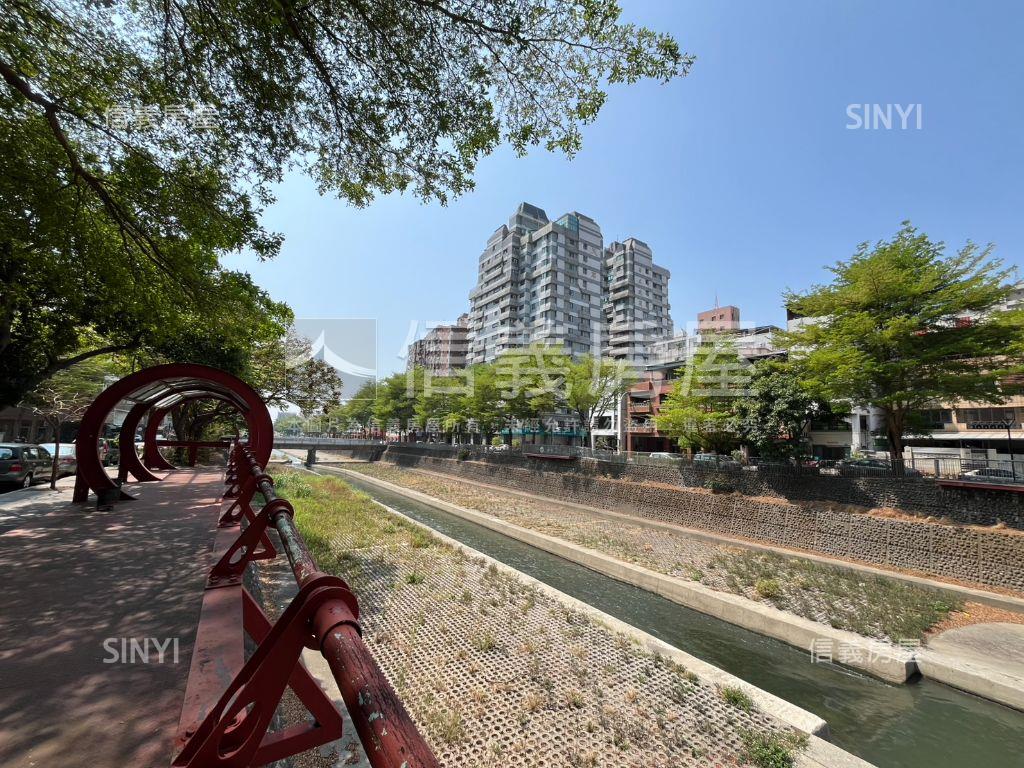 西區－登峰公園旁８樓美宅房屋室內格局與周邊環境