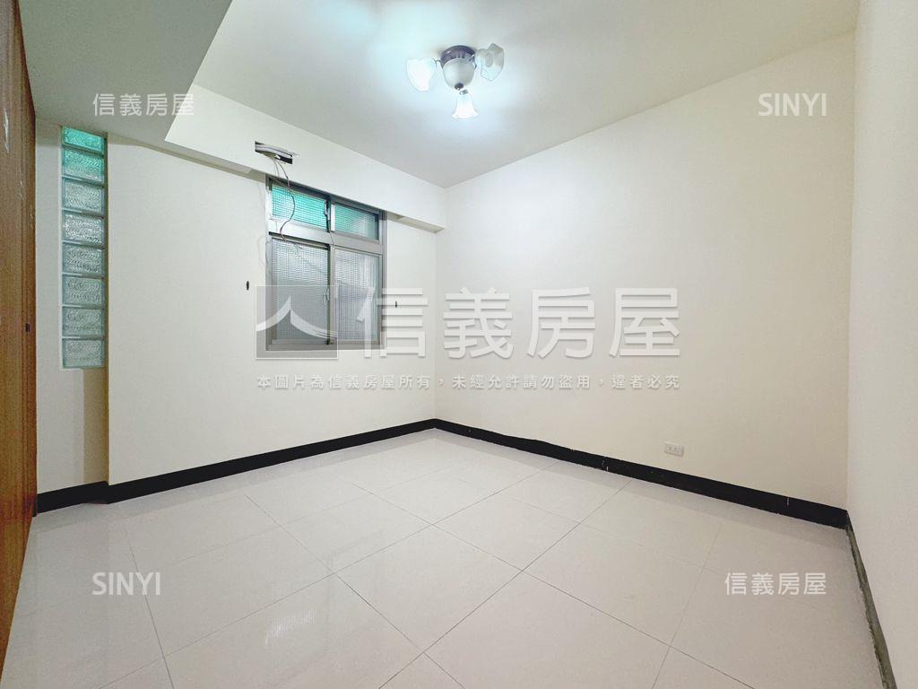 近捷運景觀頂加裝潢美寓房屋室內格局與周邊環境