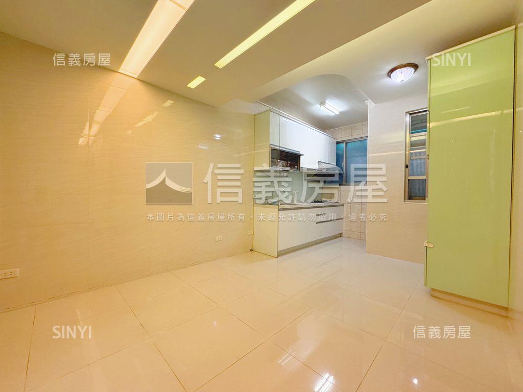 近捷運景觀頂加裝潢美寓房屋室內格局與周邊環境