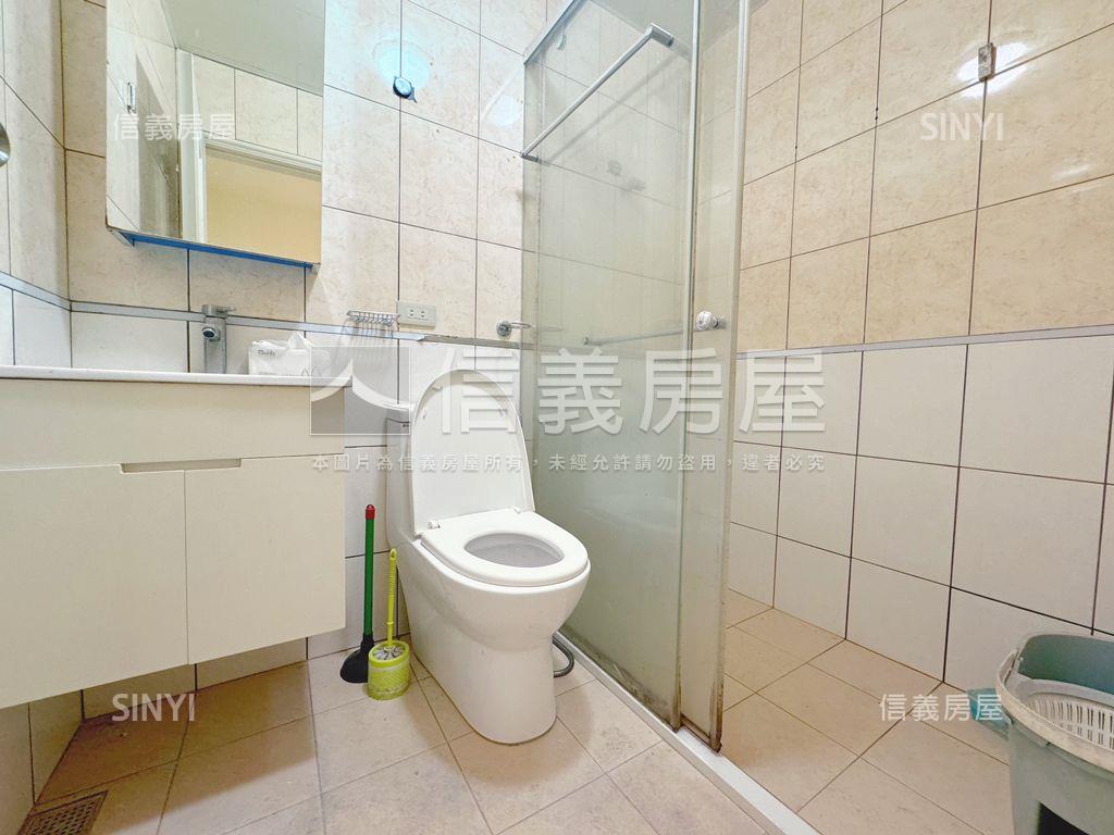 近捷運景觀頂加裝潢美寓房屋室內格局與周邊環境