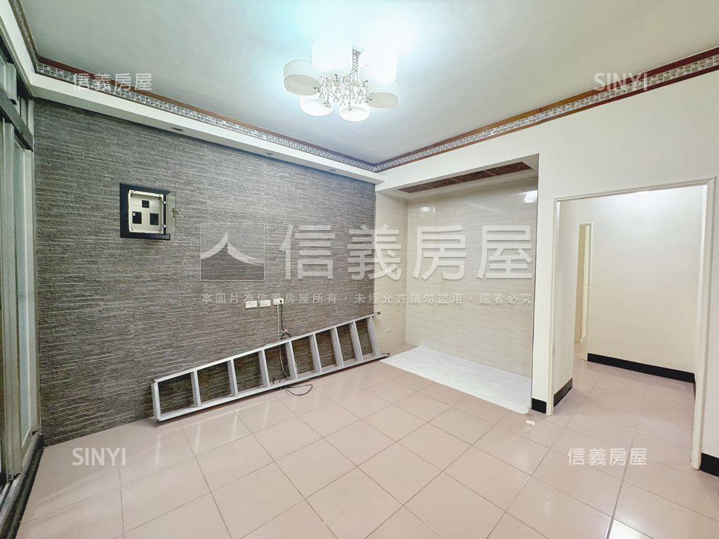 近捷運景觀頂加裝潢美寓房屋室內格局與周邊環境