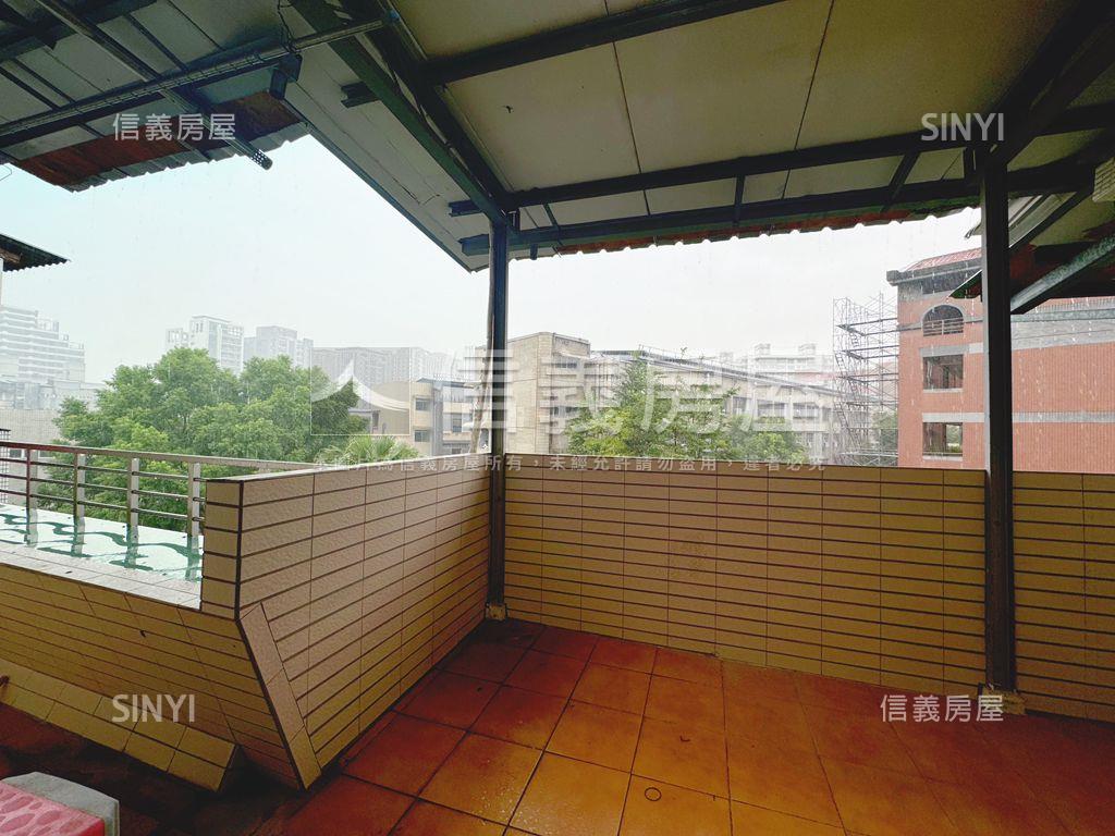 近捷運景觀頂加裝潢美寓房屋室內格局與周邊環境
